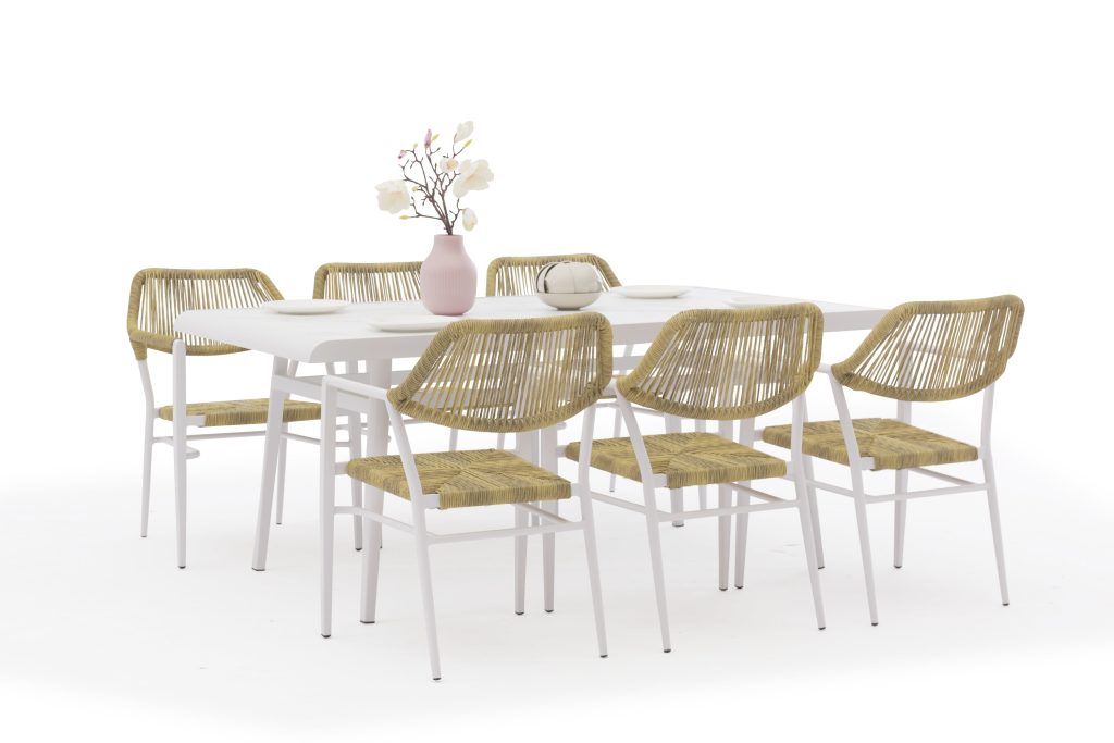 Aluminum-frame dining set – no rust, perfect for coastal areas (stands up to salt air!).