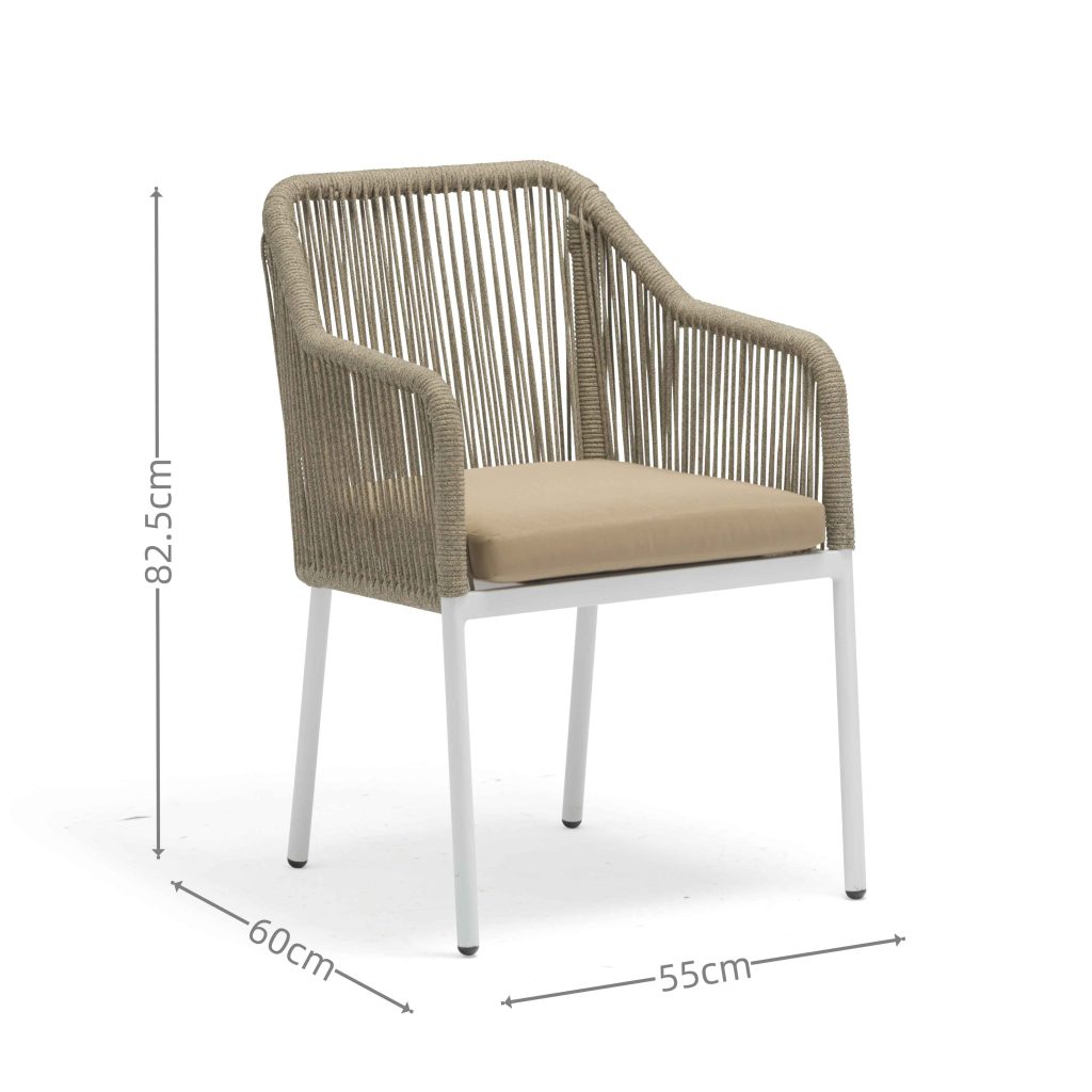 Aluminum dining set – no frequent upkeep, modern vibe for year-round outdoor meals.