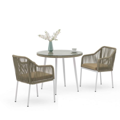Aluminum dining set – no frequent upkeep, modern vibe for year-round outdoor meals.