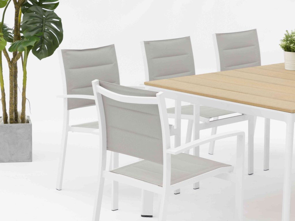 Aluminum-frame dining set – no rust, perfect for coastal areas (stands up to salt air!).TC088B&YB202